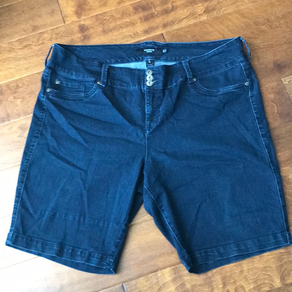 🔴 Torrid Jean Shorts Stretch 24